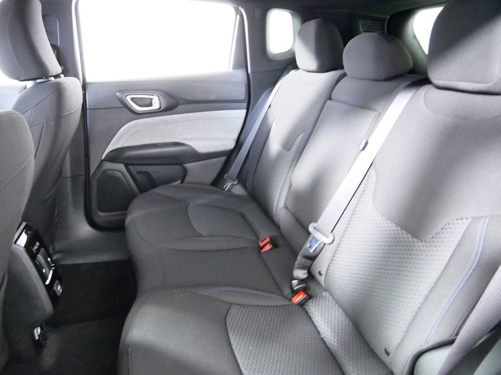 Used 2024 Jeep Compass Sport image 26