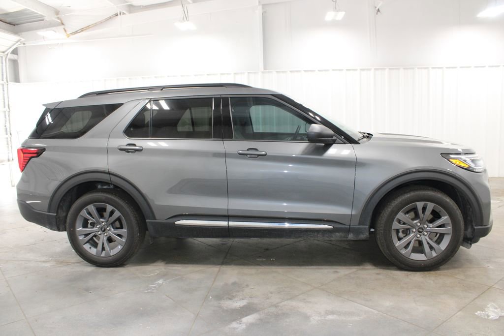 Used 2025 Ford Explorer Active w/ Active Comfort Package AWD/4WD image 11