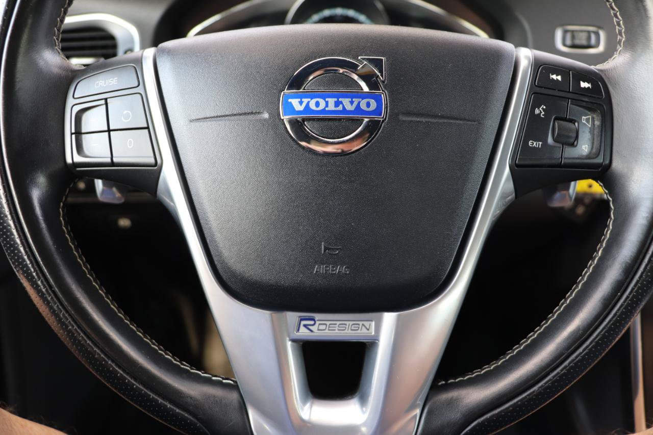 Used 2016 Volvo S60 T5 R-Design FWD image 9