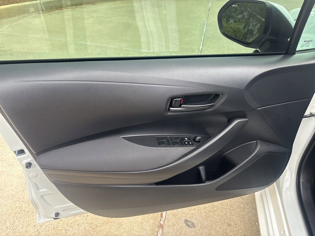 Used 2022 Toyota Corolla LE image 19