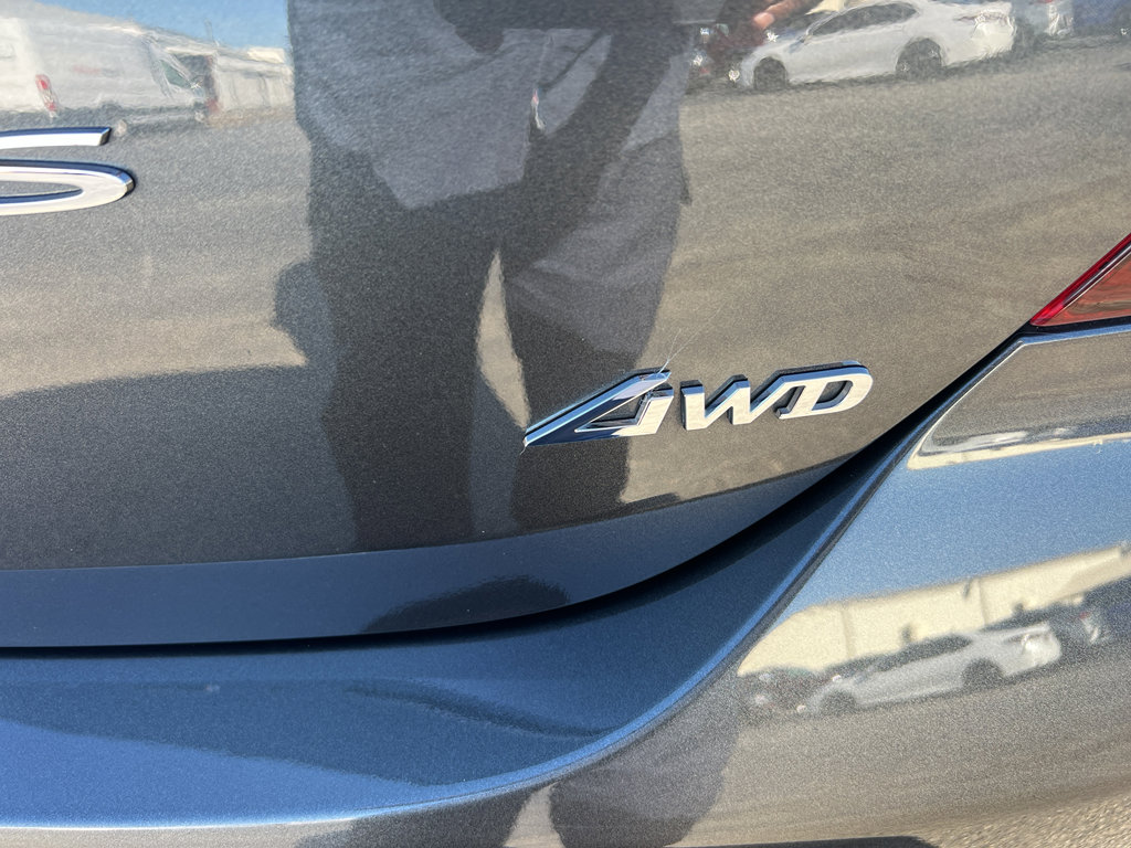 Used 2023 Genesis G70 2.0T image 12