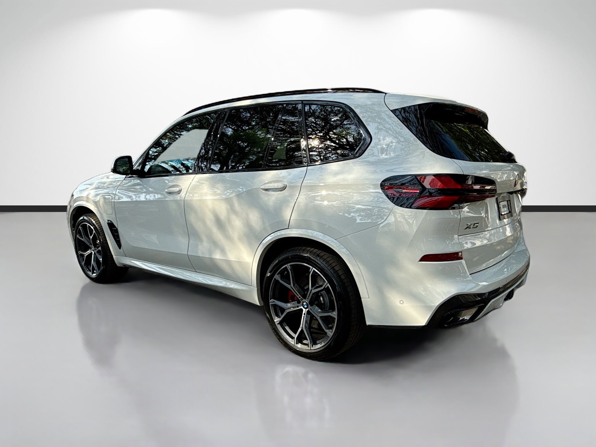 New 2026 BMW X5 xDrive50e w/ M Sport Package image 5