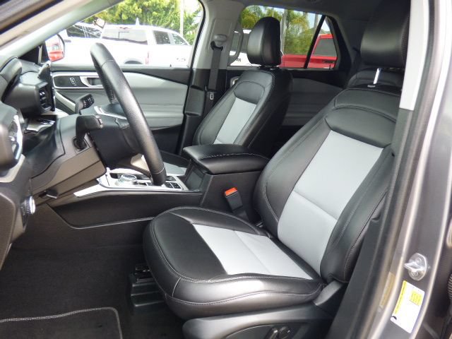 Used 2024 Ford Explorer XLT w/ Equipment Group 202A RWD image 26