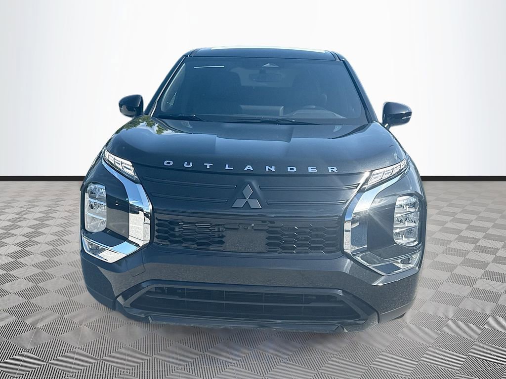 New 2026 Mitsubishi Outlander LE FWD image 2