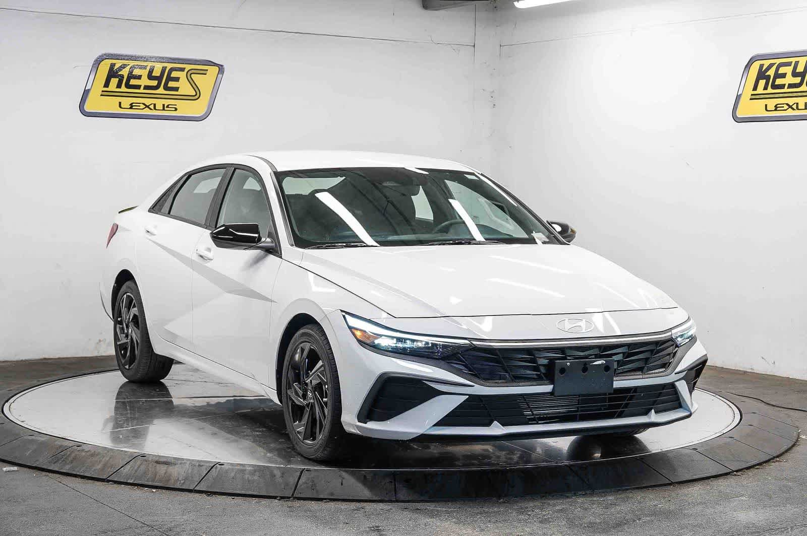 Used 2026 Hyundai Elantra Sport FWD image 5