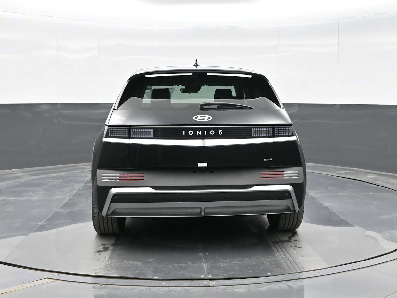 New 2025 Hyundai Ioniq 5 SE image 6