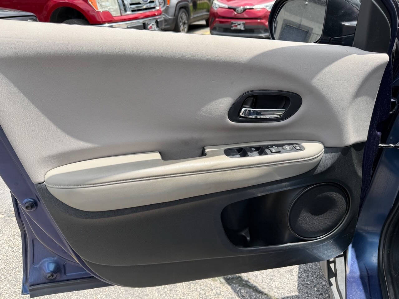 Used 2016 Honda HR-V LX image 9
