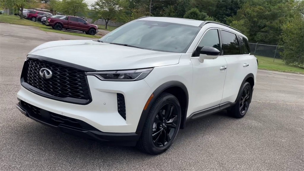 Certified 2025 INFINITI QX60 Luxe w/ Black Edition image 4