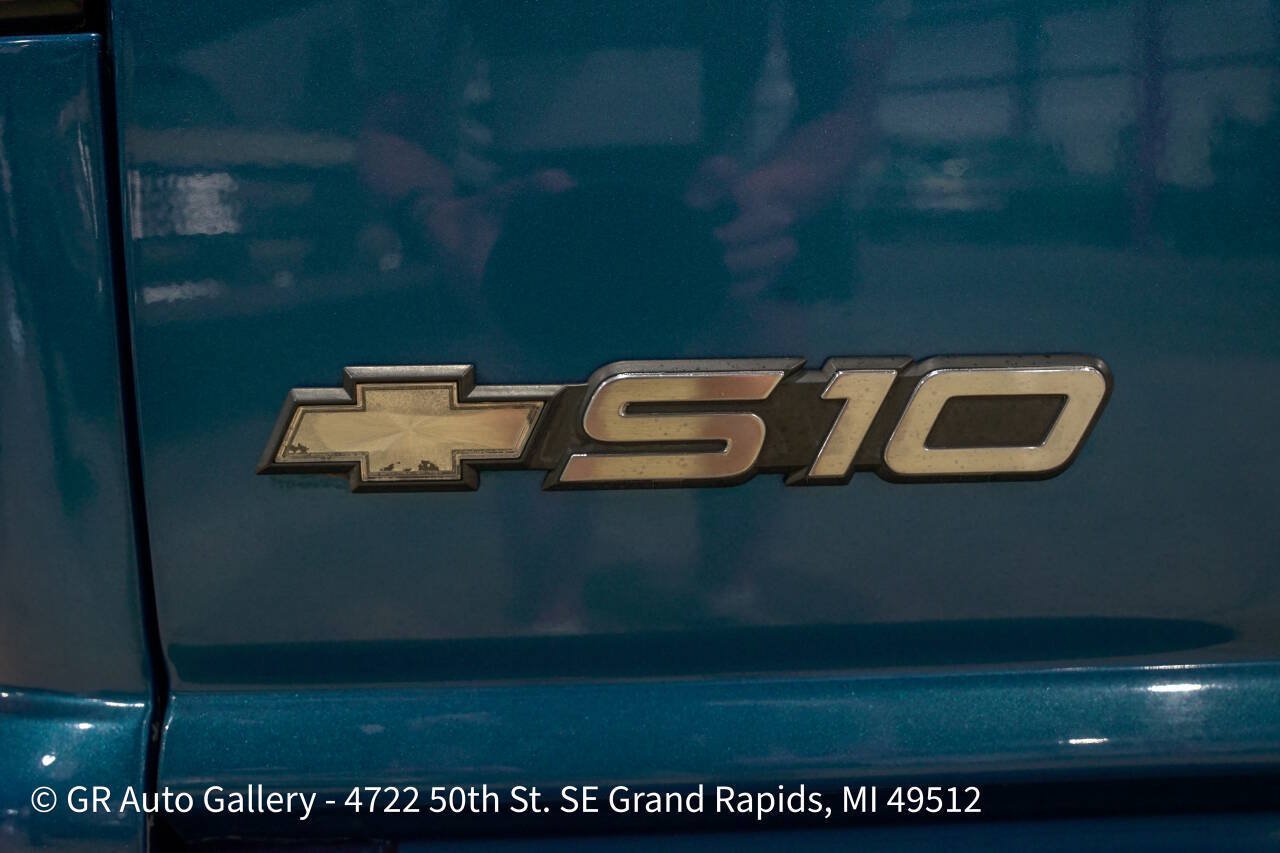 Used 2001 Chevrolet S10 Pickup LS w/ Preferred Equipment Group RWD image 25