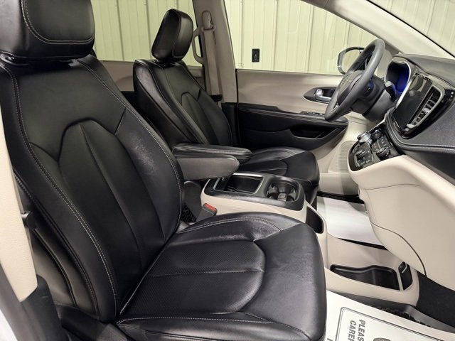 Used 2024 Chrysler Pacifica Touring-L w/ Road Tripper Package image 32