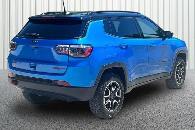 Used 2025 Jeep Compass Trailhawk AWD/4WD image 11