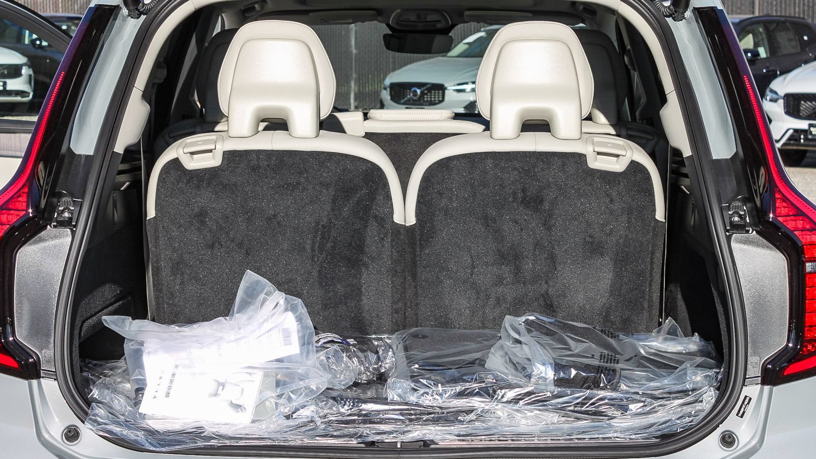 New 2026 Volvo XC90 T8 Ultra w/ Protection Package Premier AWD/4WD image 13