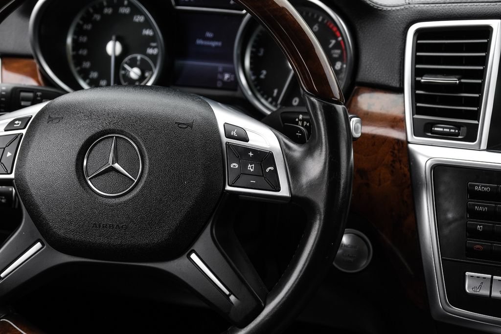 Used 2015 Mercedes-Benz GL 550 4MATIC image 15