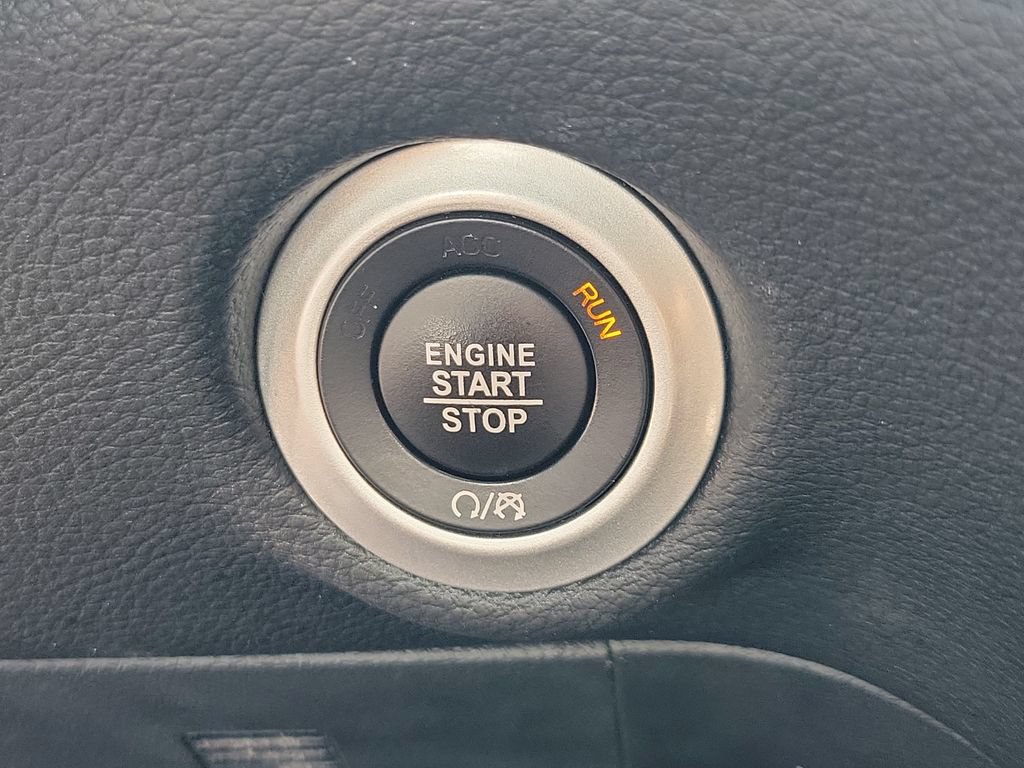 Used 2024 Chrysler Pacifica Touring FWD image 28
