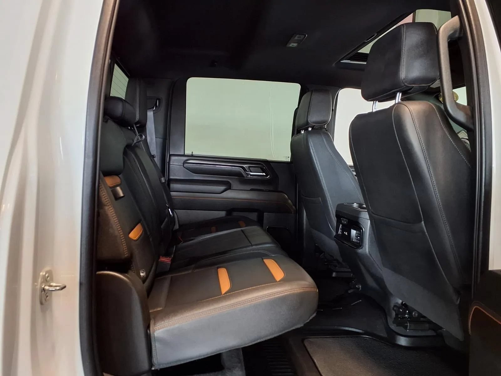 Used 2024 GMC Sierra 2500 AT4 w/ AT4 Premium Plus Package AWD/4WD image 10
