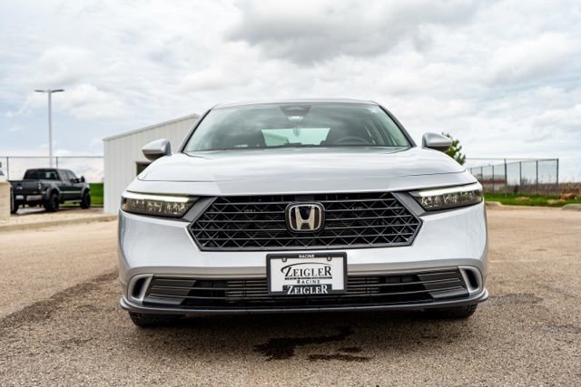 Used 2023 Honda Accord EX image 2