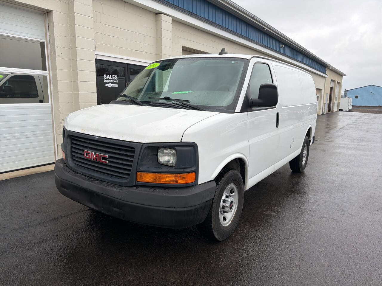 Used 2017 GMC Savana 2500 image 1