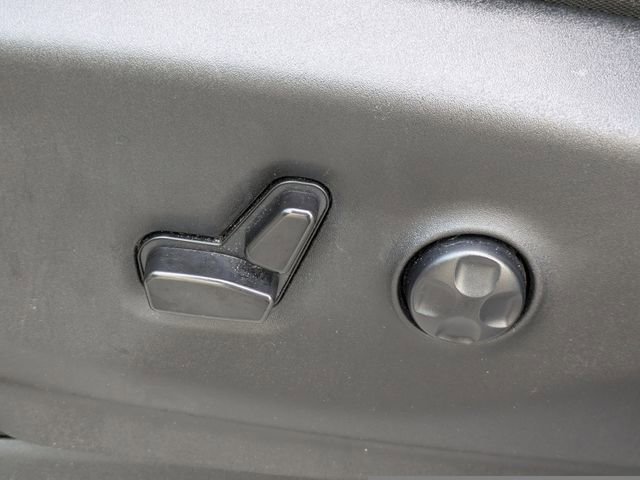 Used 2023 Chrysler Voyager LX image 25