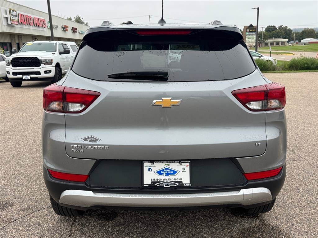 Used 2025 Chevrolet TrailBlazer LT AWD/4WD image 3