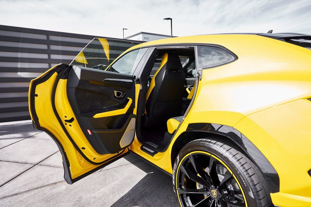 Used 2021 Lamborghini Urus AWD/4WD image 27