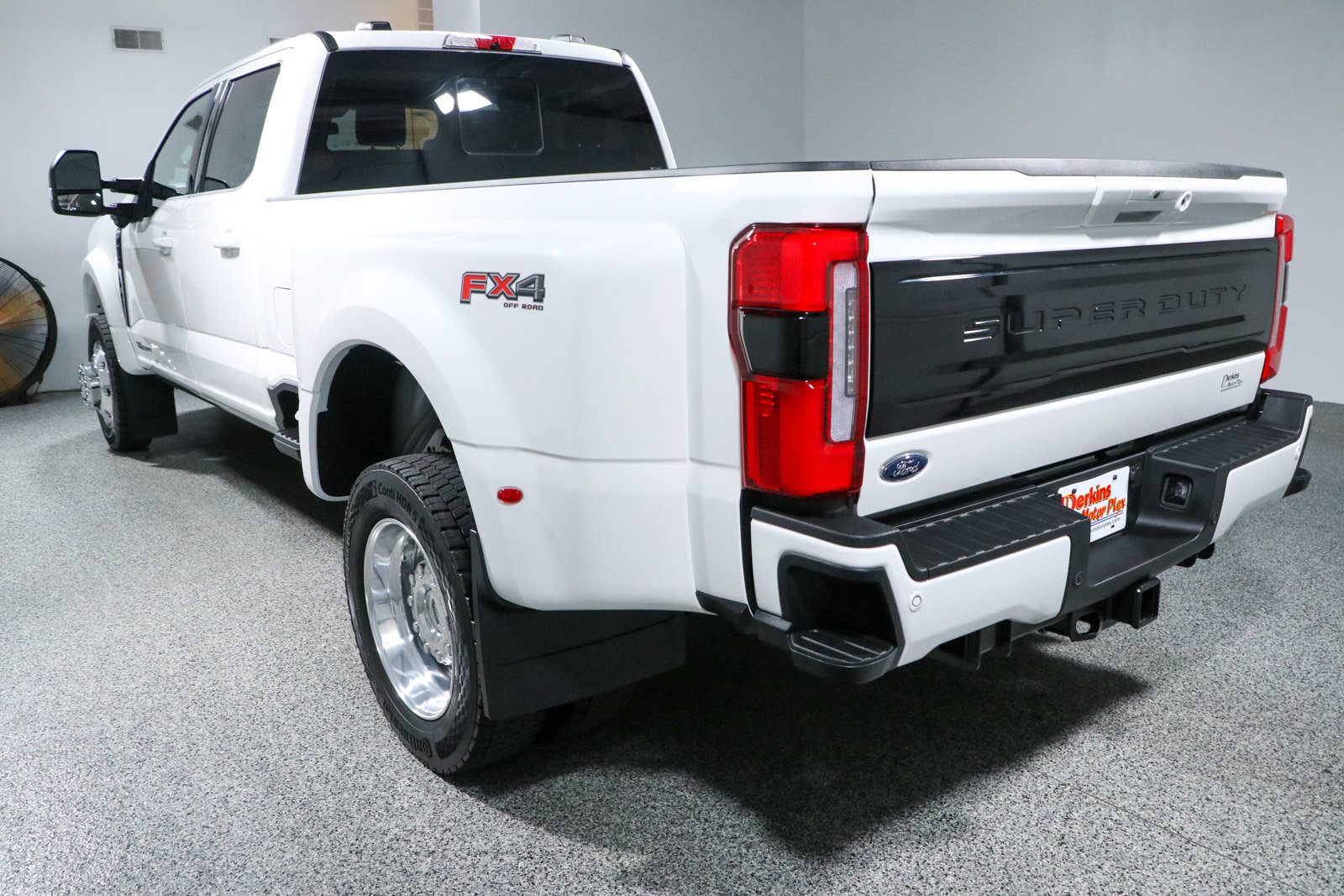 Used 2025 Ford F450 Platinum w/ FX4 Off-Road Package AWD/4WD image 9
