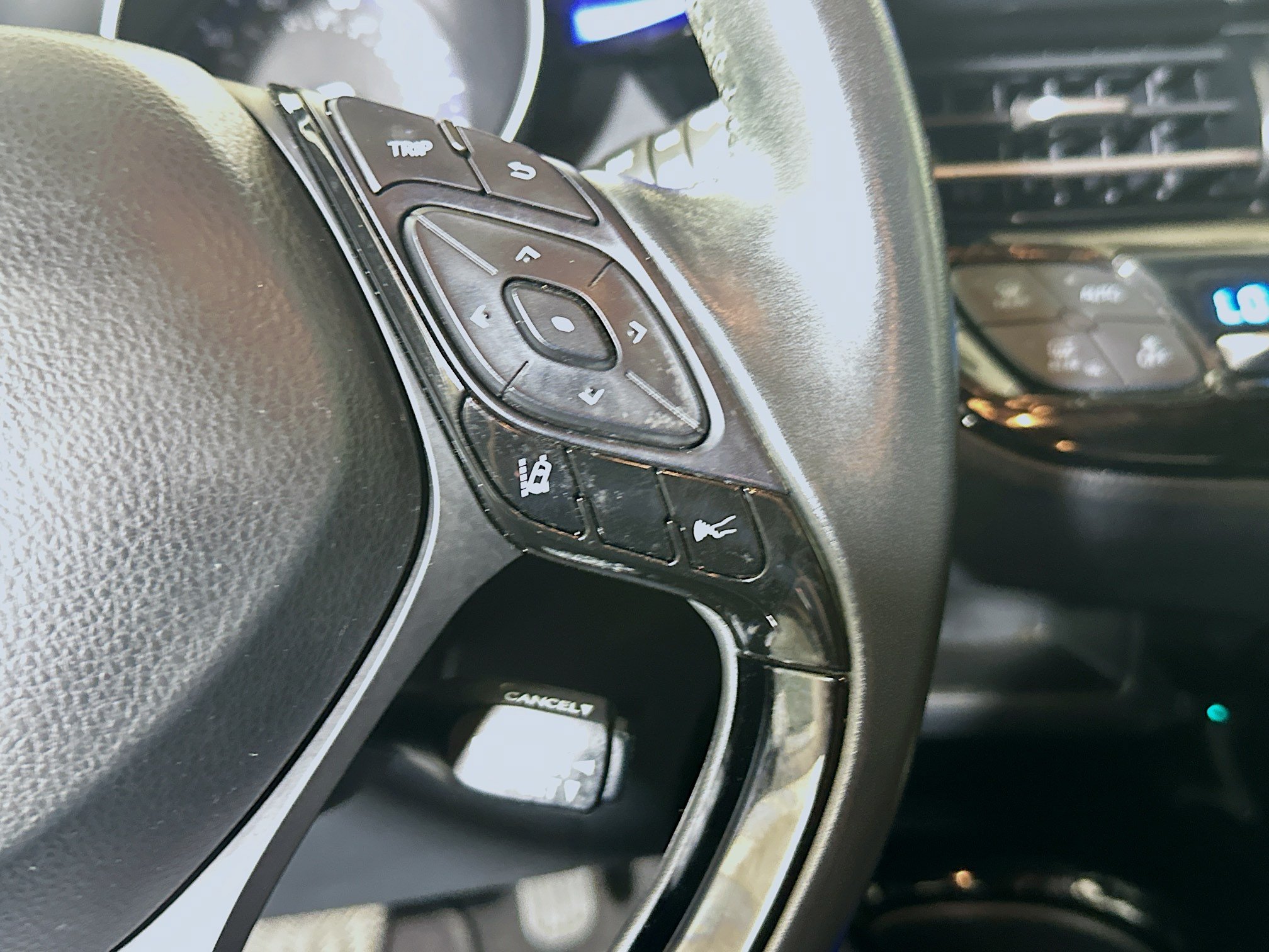 Used 2021 Toyota C-HR XLE FWD image 17