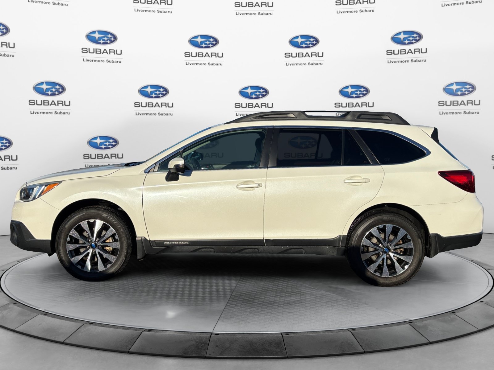 Used 2015 Subaru Outback 2.5i Limited AWD/4WD image 3