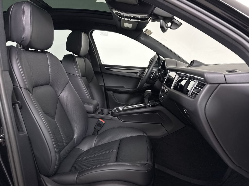New 2026 Porsche Macan AWD/4WD image 24