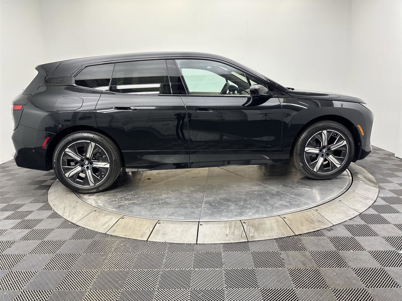 New 2026 BMW iX xDrive45 w/ Executive Package image 17