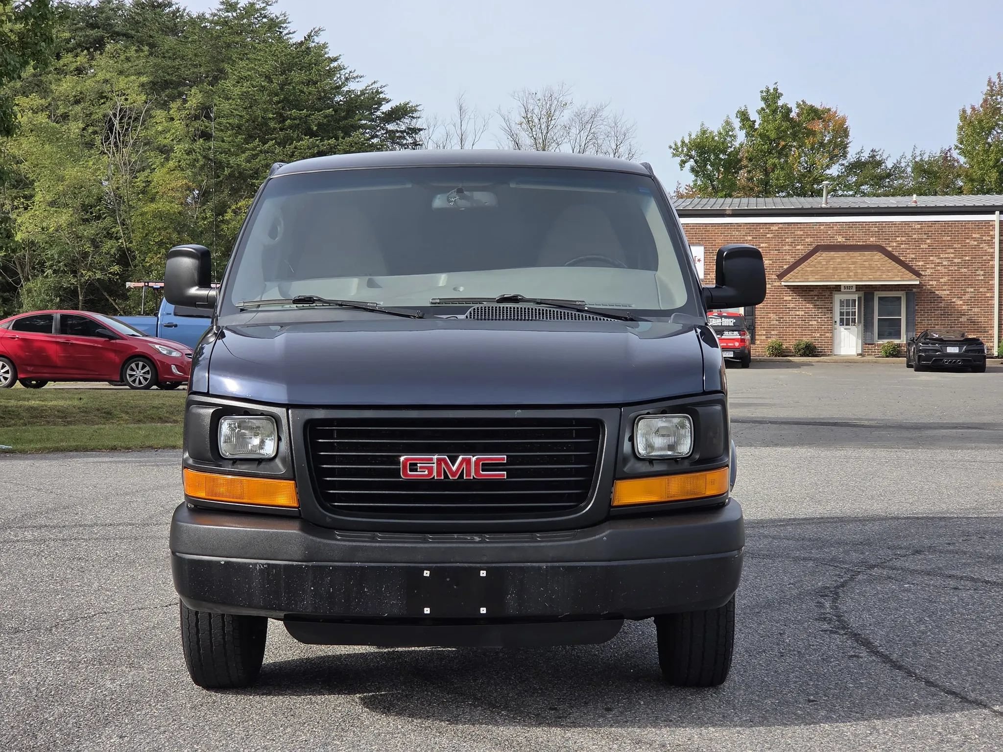 Used 2015 GMC Savana 3500 RWD image 2