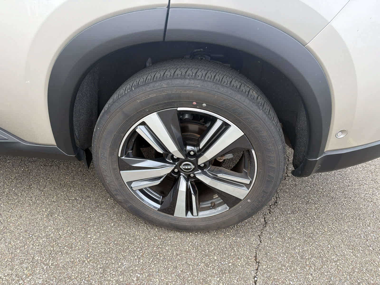 Used 2025 Nissan Rogue SL FWD image 4