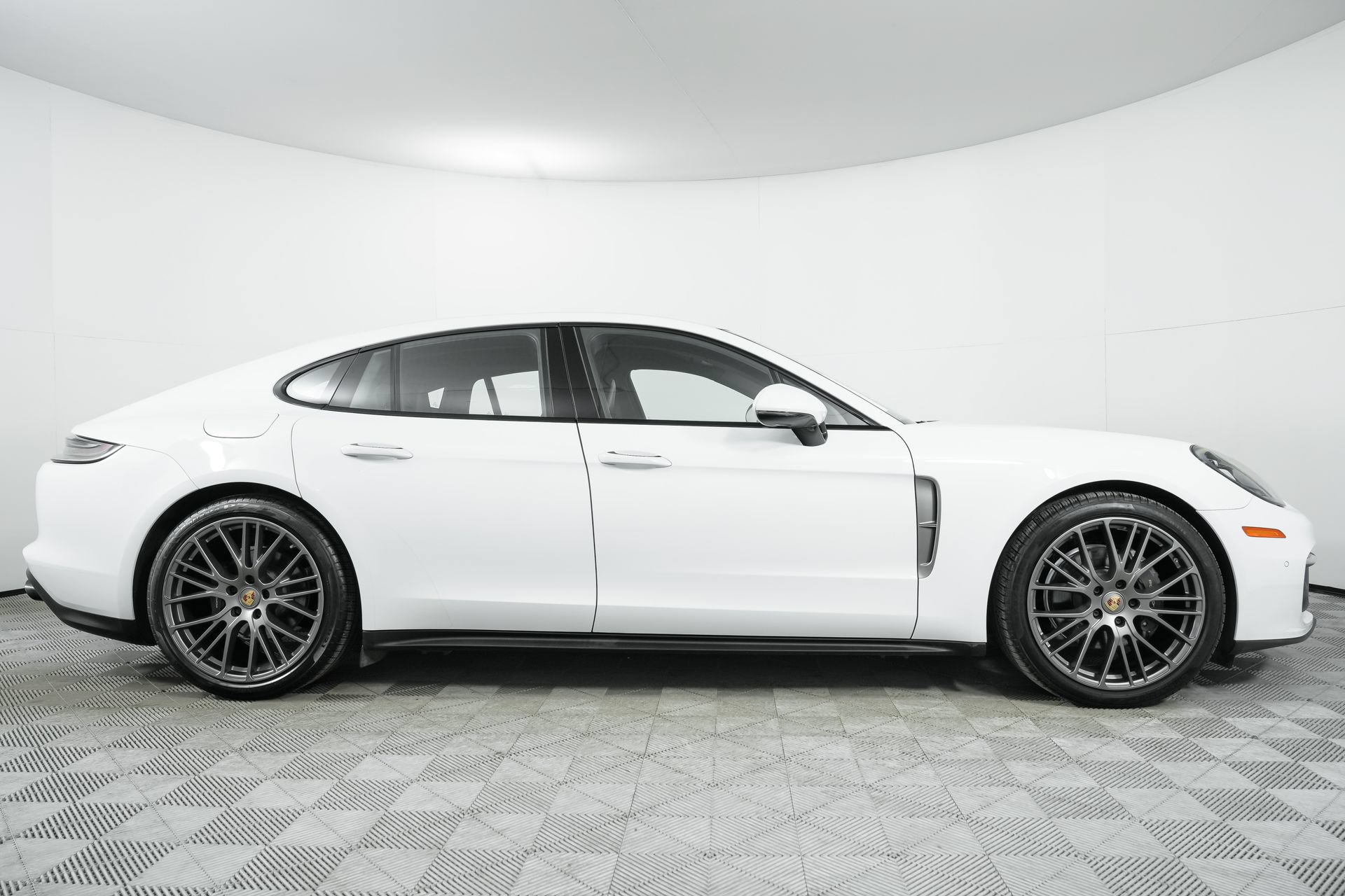 Used 2023 Porsche Panamera Platinum Edition RWD image 17