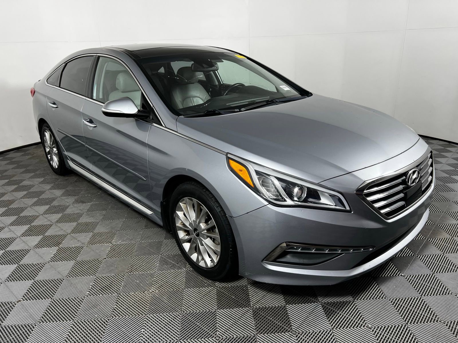 Used 2015 Hyundai Sonata Limited w/ Option Group 06 image 3