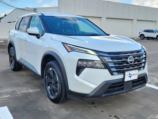 Used 2024 Nissan Rogue SV AWD/4WD image 2