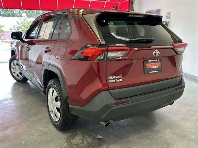 Certified 2022 Toyota RAV4 LE AWD/4WD image 5