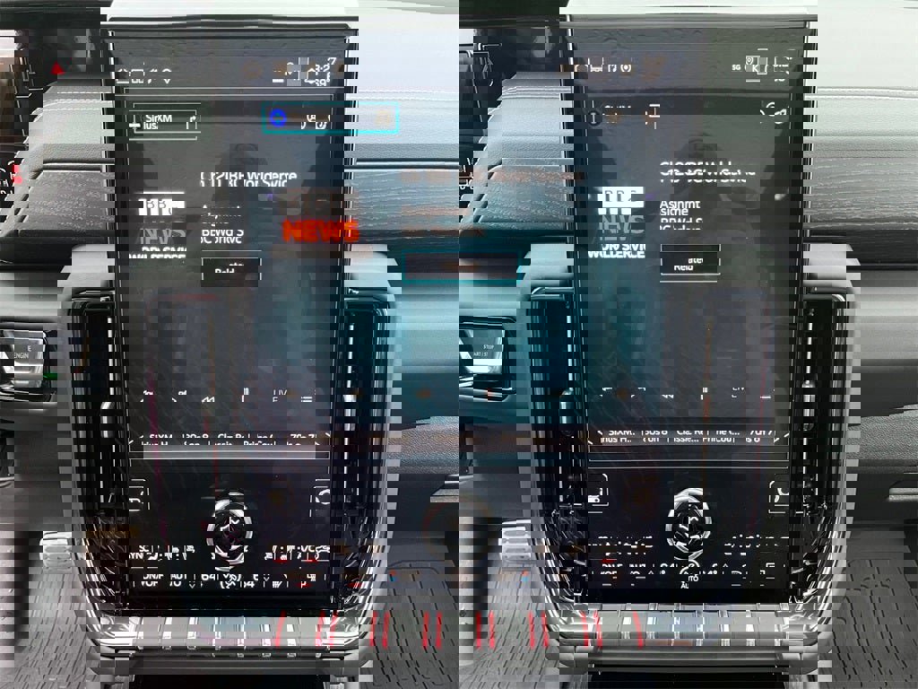 Used 2025 GMC Yukon AT4 Ultimate w/ LPO, Floor Liner Package image 19