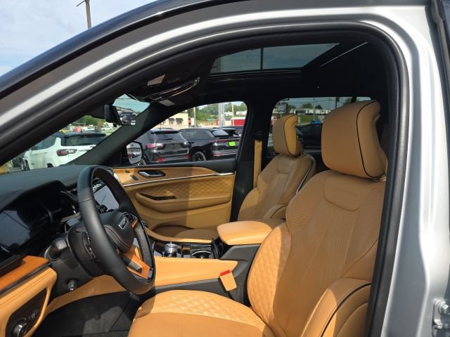 Used 2025 Jeep Grand Cherokee Summit AWD/4WD image 20
