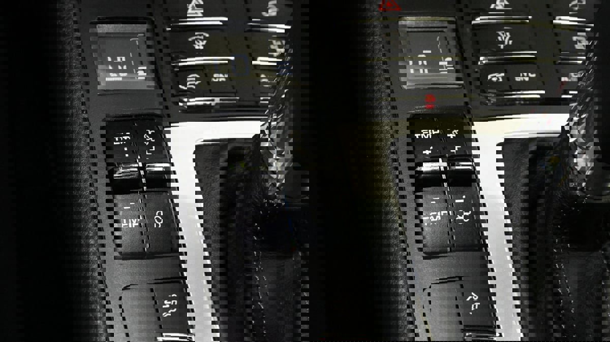 Used 2021 Porsche Macan Turbo w/ Premium Package Plus (PF0) image 22