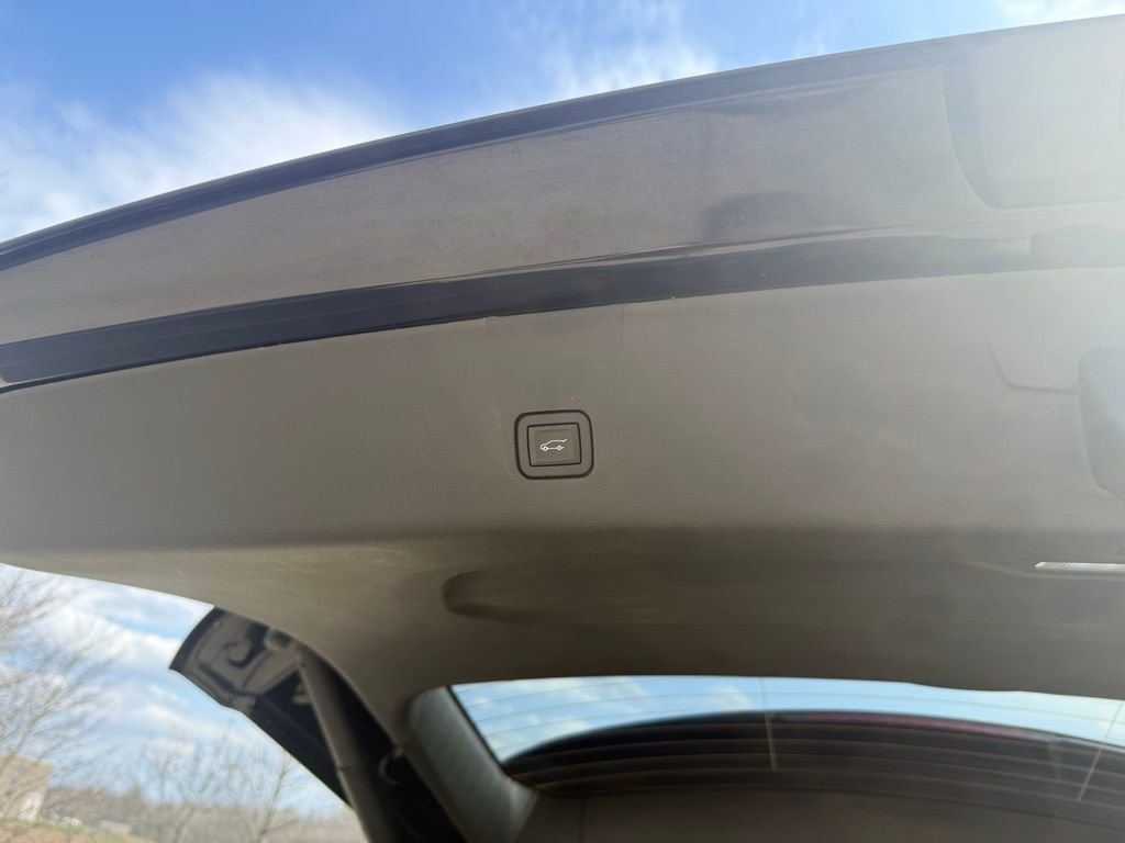 Used 2023 Chevrolet Traverse Premier w/ Redline Edition image 7