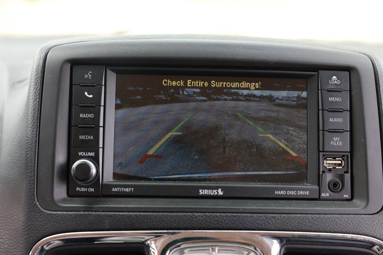Used 2016 Chrysler Town & Country Touring FWD image 37