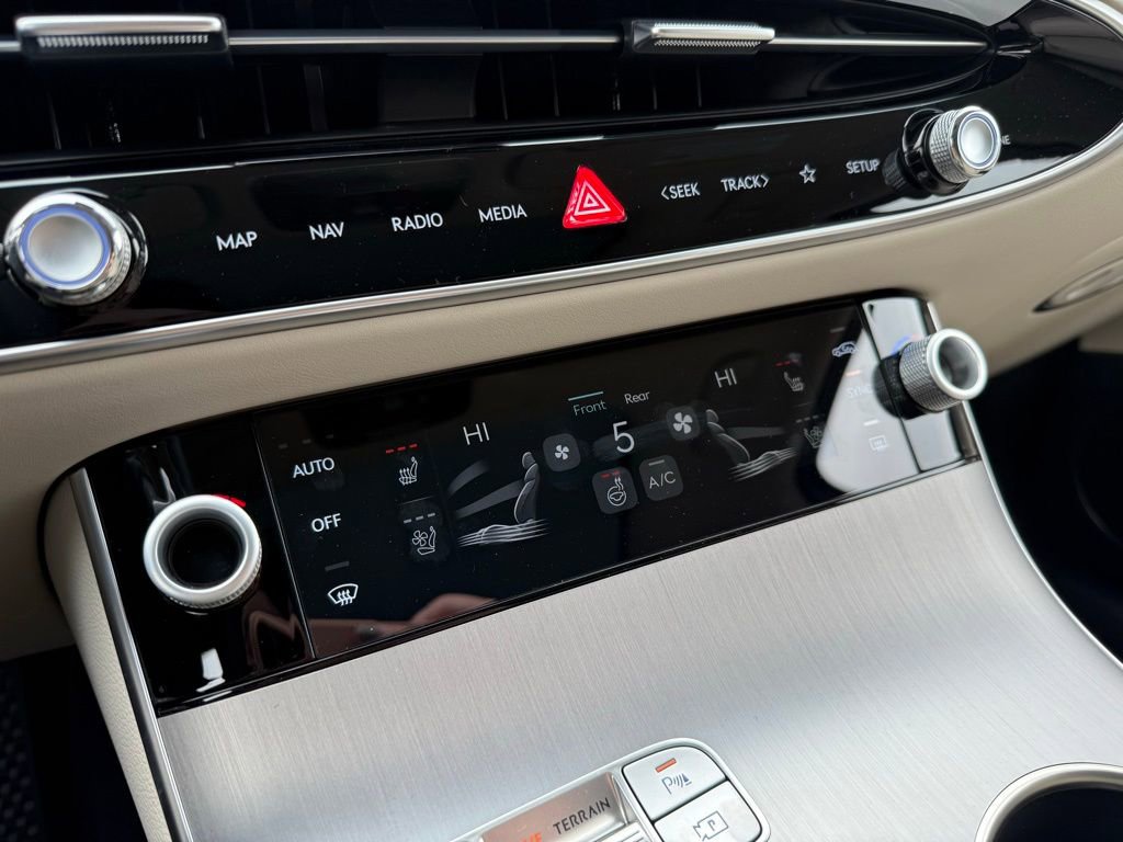 Certified 2026 Genesis GV70 2.5T Advanced AWD/4WD image 28