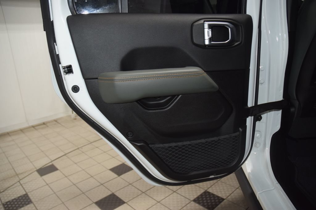 Used 2025 Jeep Gladiator Mojave AWD/4WD image 43