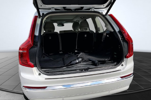 Certified 2024 Volvo XC90 T8 Ultimate w/ Protection Package Premier AWD/4WD image 7