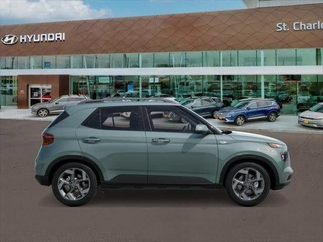 Used 2026 Hyundai Venue SEL FWD image 7