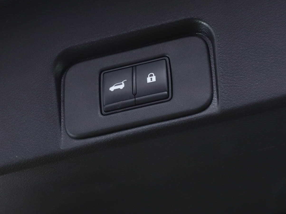 Used 2025 Nissan Rogue SV image 18