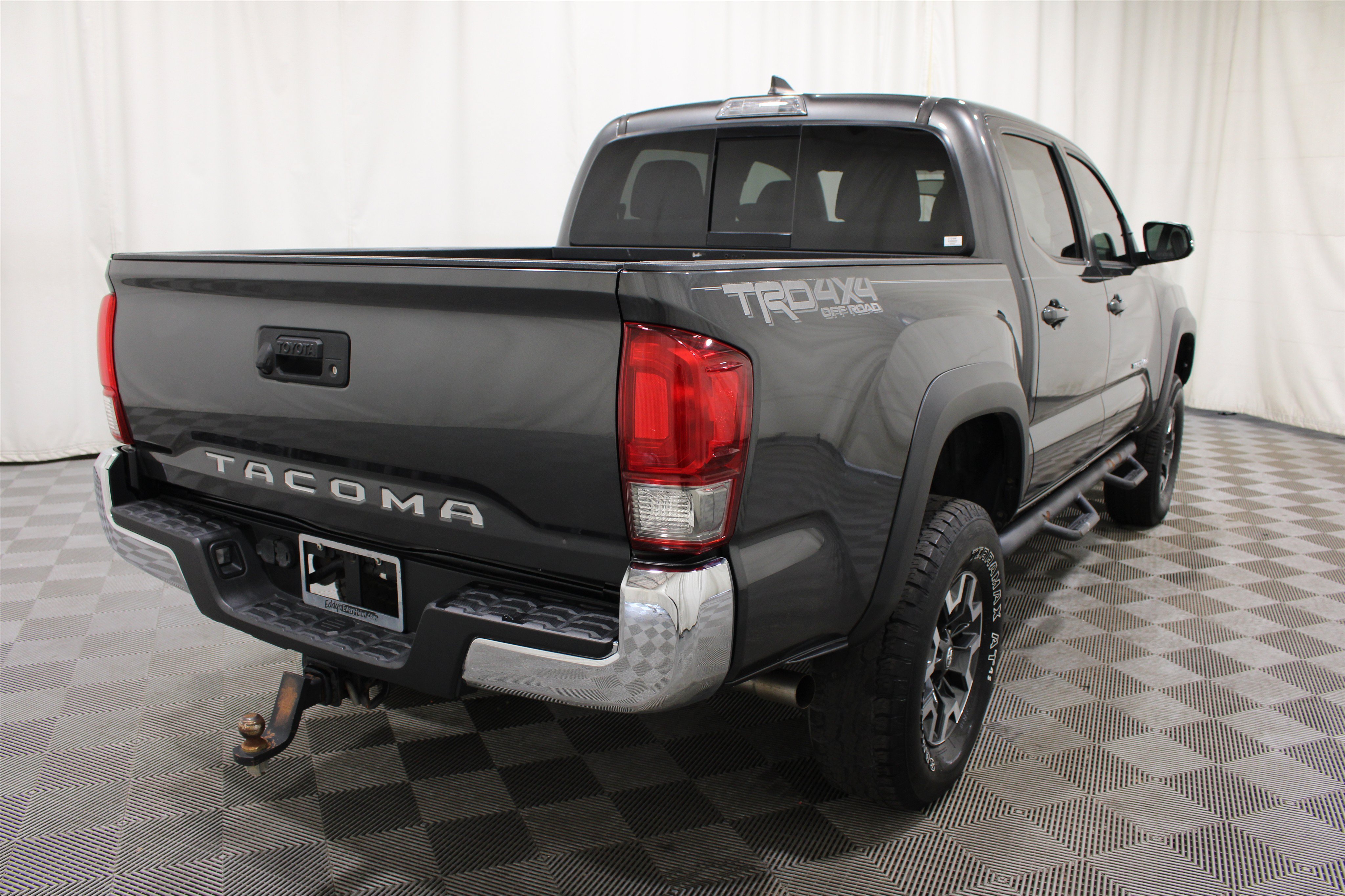 Used 2017 Toyota Tacoma TRD Off-Road w/ Tow Package (A/T) AWD/4WD image 28