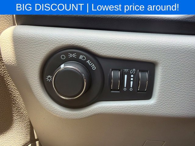 Used 2022 Chrysler Voyager LX FWD image 29