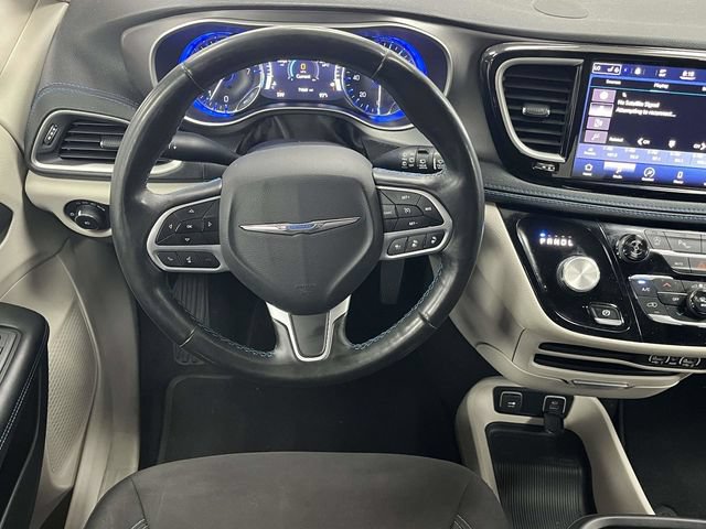 Used 2021 Chrysler Pacifica Touring w/ Cold Weather Group FWD image 20