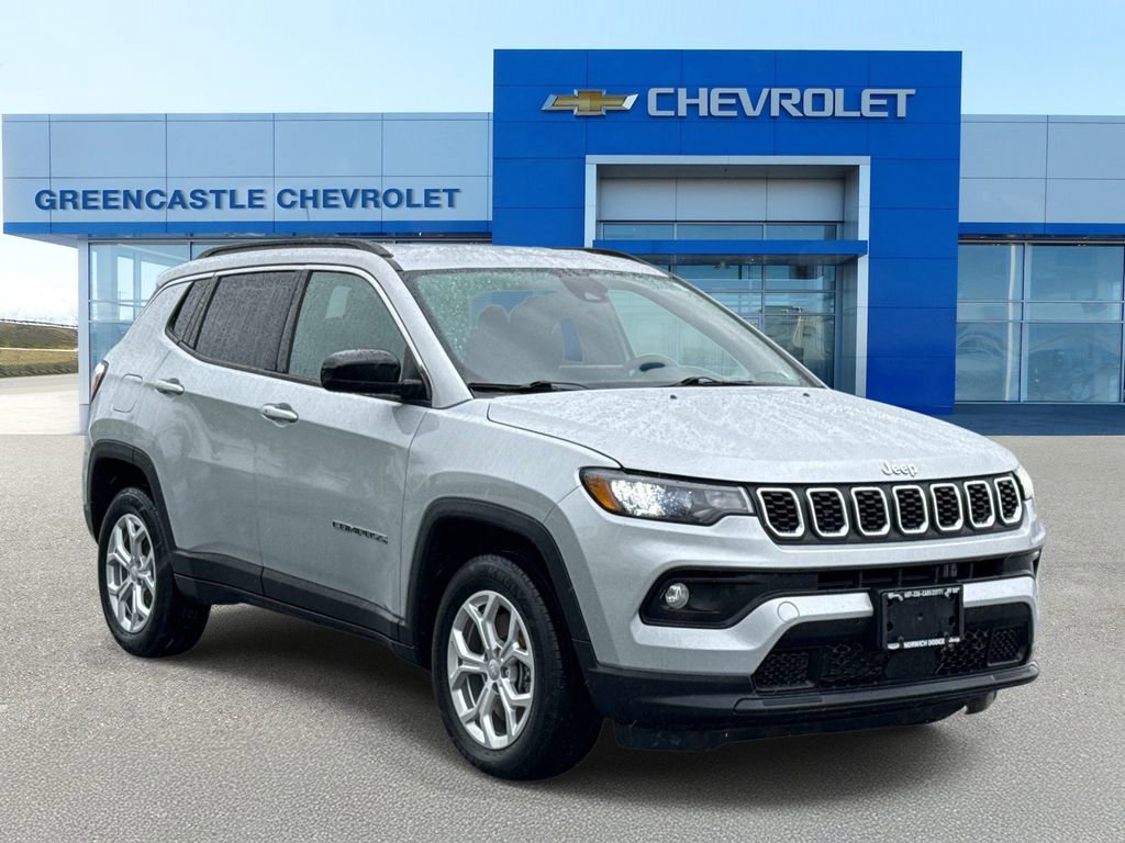 Used 2024 Jeep Compass Latitude AWD/4WD image 1