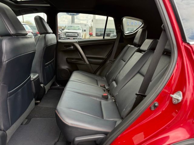 Used 2016 Toyota RAV4 SE image 18